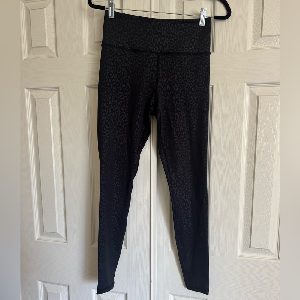 Zyia black leopard light n tight leggings